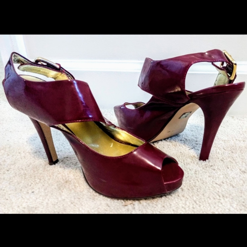 LIKE NEW! Platform sandals. **SOLD ON MERCARI**!